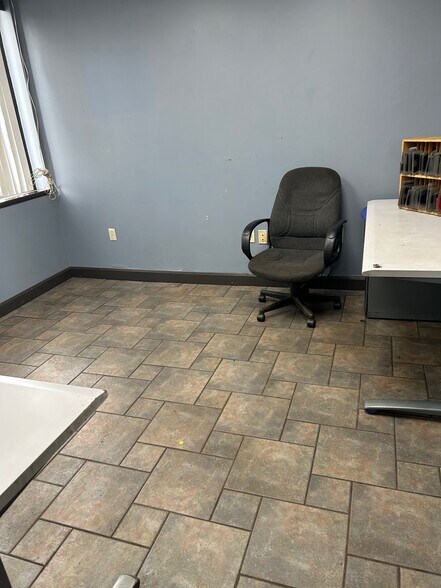 More Photos Of 386 Daniel Webster Hwy, Merrimack Auto Repair For Lease