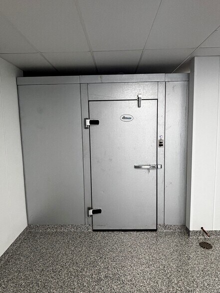 More Photos Of 2714 Bomar Ave, Dallas Restaurant For Lease