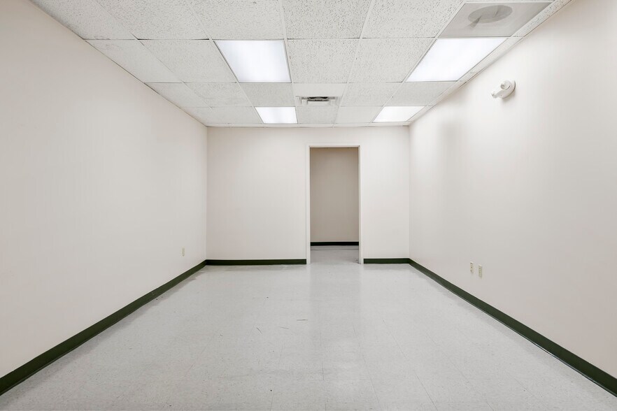 More Photos Of 30-32 N Russell Rd, Albany Office For Sale