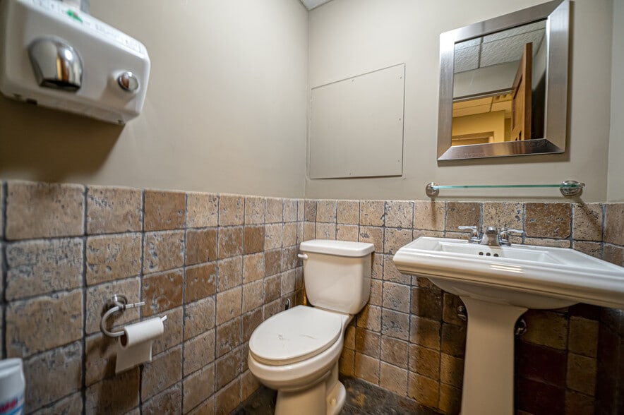 More Photos Of 585 Broadhollow Rd, Melville Warehouse For Lease