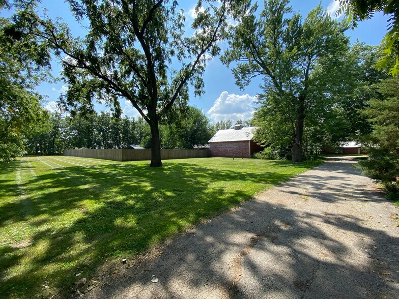 More Photos Of 2013 Beecher Rd, Plano Freestanding For Sale
