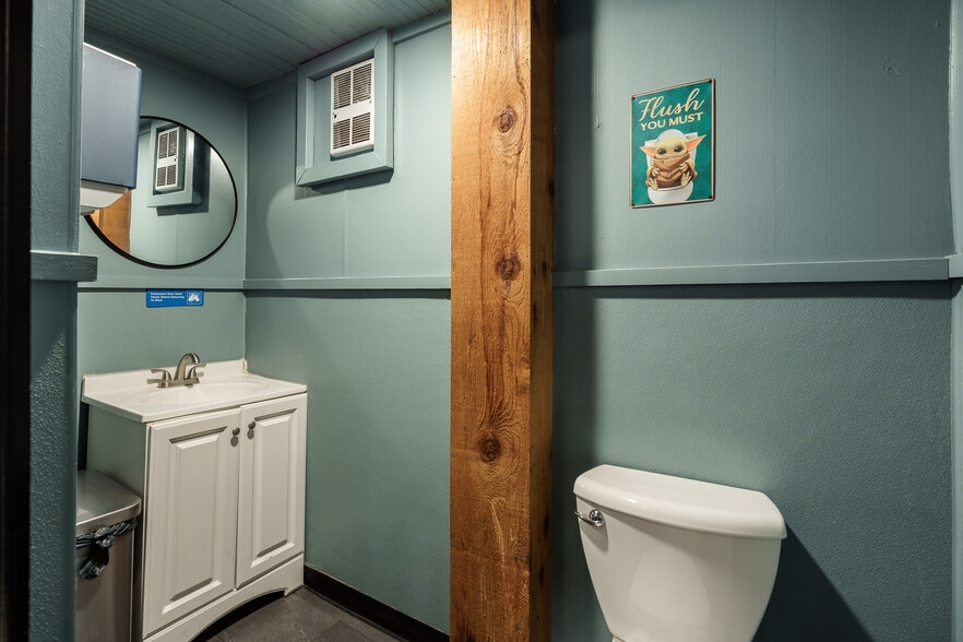 More Photos Of 415 N Center St, Durand General Retail For Sale