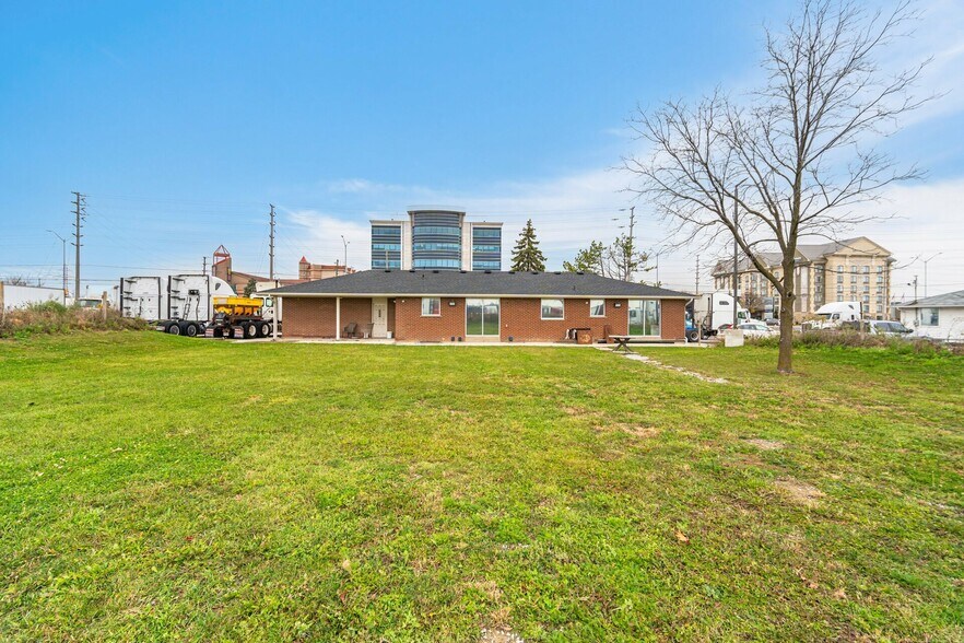 More Photos Of 140 Derry Rd E, Mississauga Office For Sale