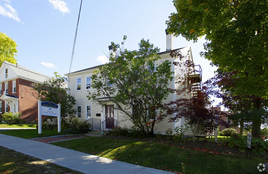 More Photos Of 162 Main St, Yarmouth Office For Lease