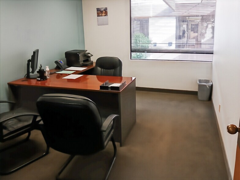 More Photos Of 3420 E Shea Blvd, Phoenix Coworking Space