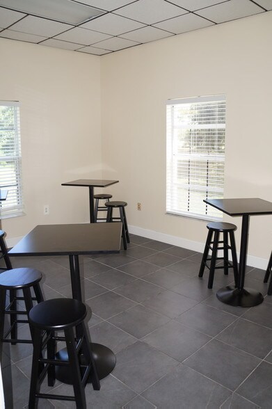 More Photos Of 205 Montgomery Ave, Sarasota Office For Sale