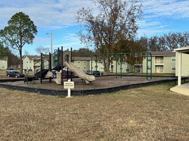 More Photos Of 506 Pecan Dr, Bolivar Apartments For Sale