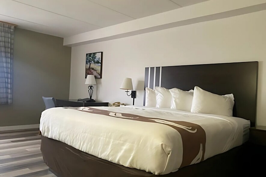 More Photos Of 668 W Kemp St, Rhinelander Hospitality For Sale