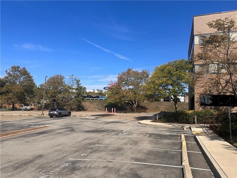 More Photos Of 800 Regis Ave, Pittsburgh Medical For Lease