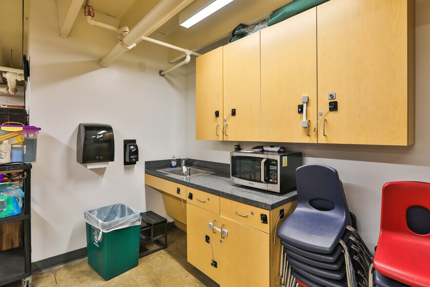 More Photos Of 4343 W Commerce St, San Antonio Schools For Sale