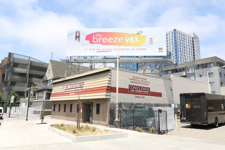 More Photos Of 508-510 W MacArthur Blvd, Oakland Showroom For Sale