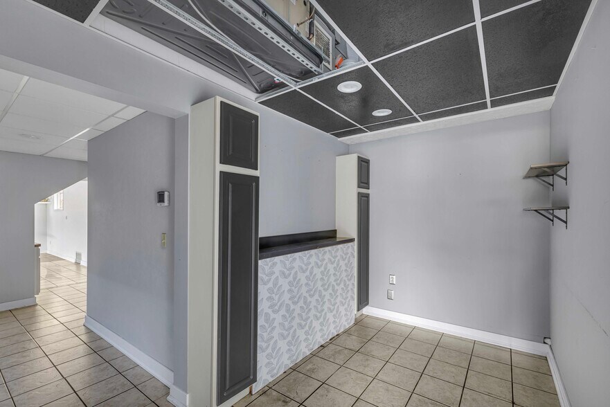 More Photos Of 14006 W Lake Rd, Vermilion Freestanding For Sale