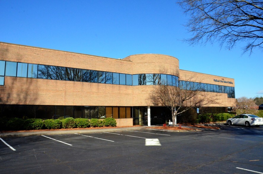 More Photos Of 730 Highland Oaks Dr, Winston-Salem Medical For Sale