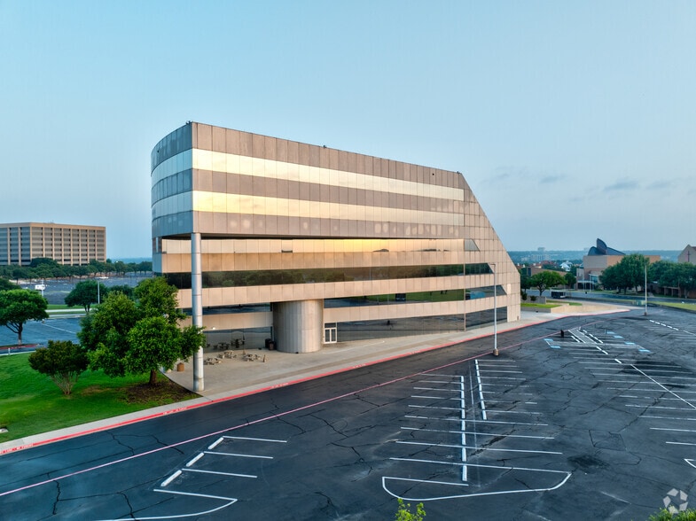 More Photos Of 4055 International Plz, Fort Worth Office For Lease