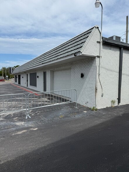 More Photos Of 9501 N Nebraska Ave, Tampa Freestanding For Sale
