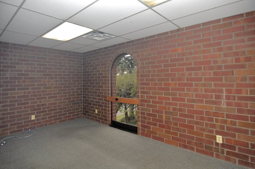 More Photos Of 1735 S 300 W, Salt Lake City Auto Dealership For Lease
