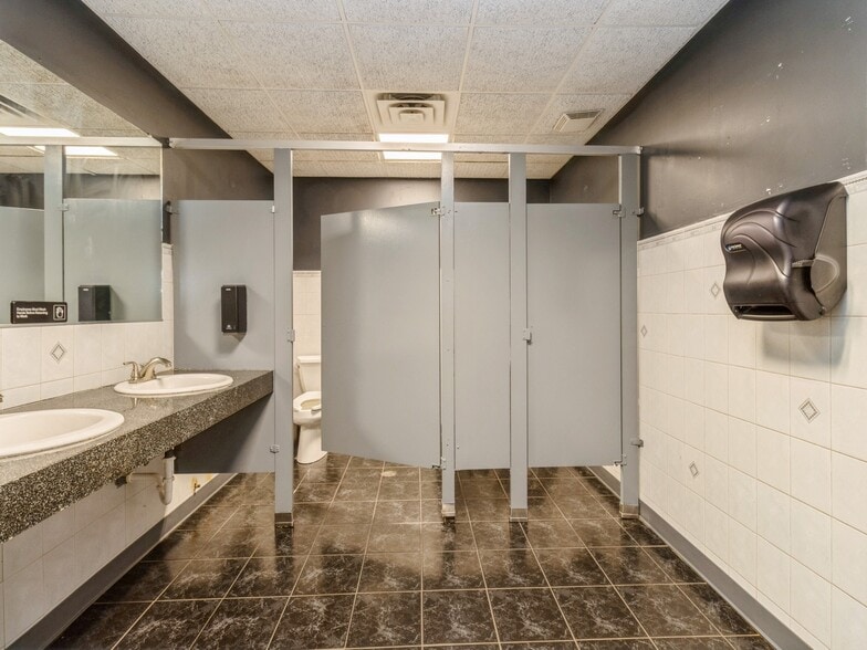 More Photos Of 6008 W Lincoln Way, Ames Restaurant For Sale