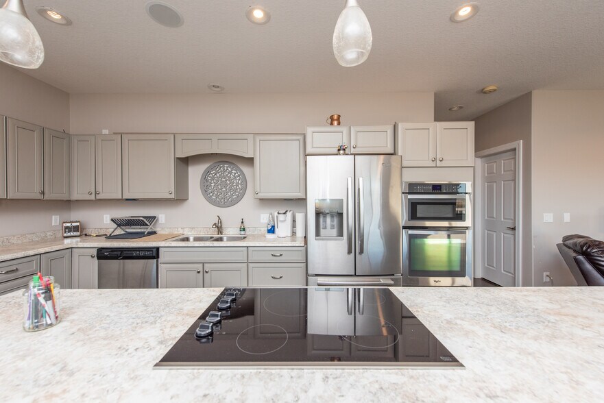 More Photos Of 13603 38th St SW, Belfield Flex For Lease