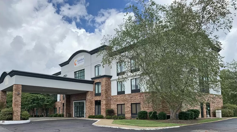 More Photos Of 129 Brickerton St, Columbus Hotel For Sale