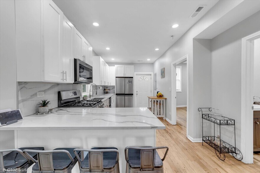 More Photos Of 8404 S Exchange Ave, Chicago Multifamily For Sale