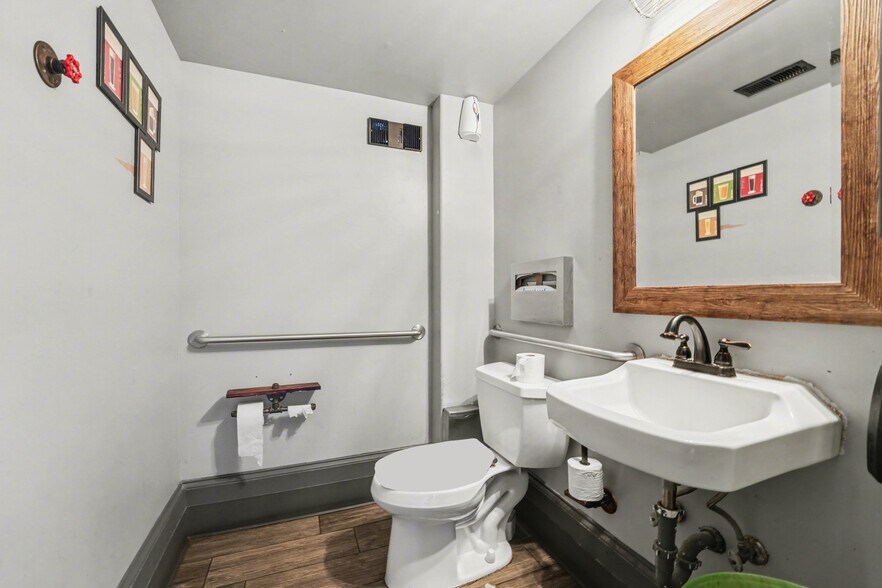 More Photos Of 188 N Main St, Mooresville Storefront Retail Office For Sale