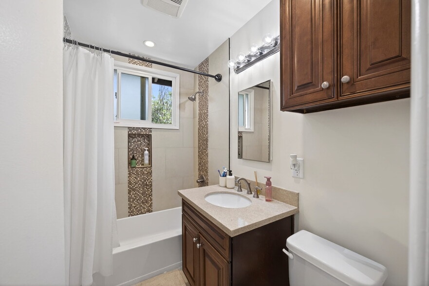 More Photos Of 2510 Carnegie Ln, Redondo Beach Apartments For Sale