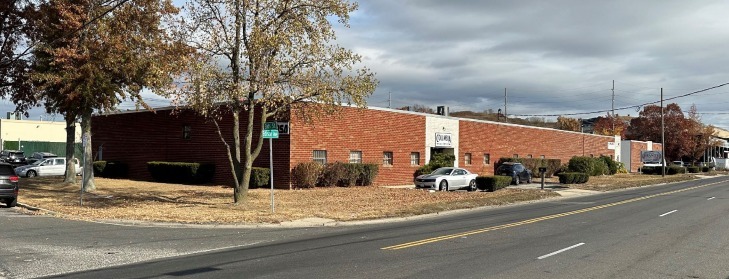 Primary Photo Of 231 Edison Ave, West Babylon Manufacturing For Lease