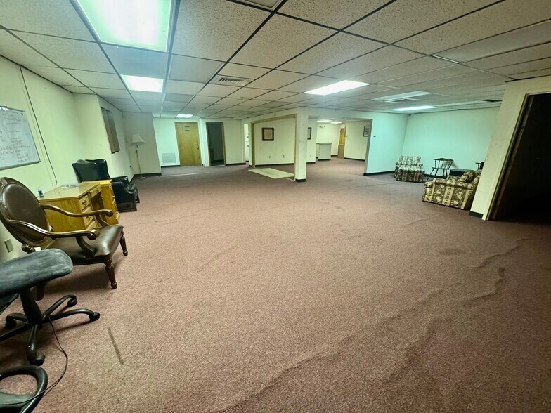 More Photos Of 50 Chelton Ave, West Hartford Warehouse For Lease