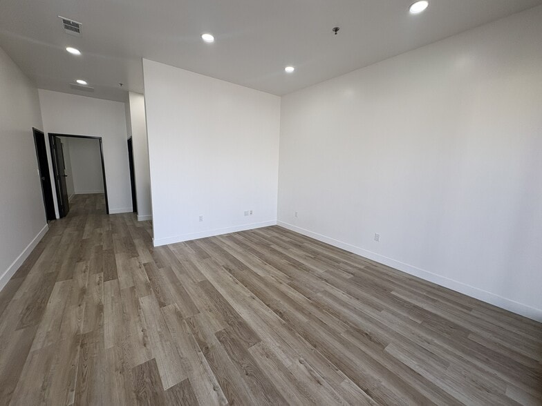 More Photos Of 12628 Raymer St, North Hollywood Warehouse For Lease