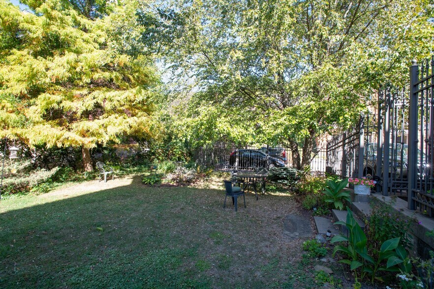 More Photos Of 1940 5th Ave, Pittsburgh Office For Sale