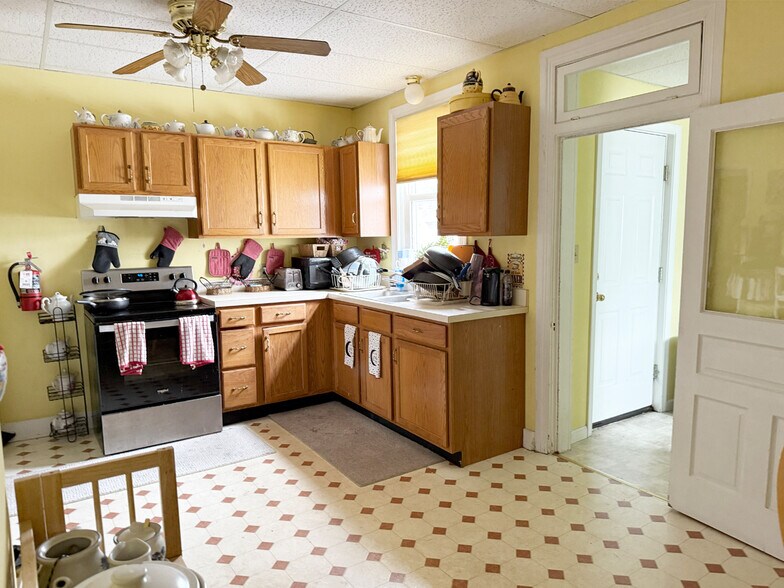 More Photos Of 401-405 Carlisle Ave, York Storefront Retail Residential For Sale