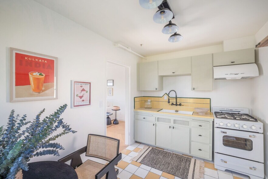 More Photos Of 1661 Appian Way, Santa Monica Apartments For Sale