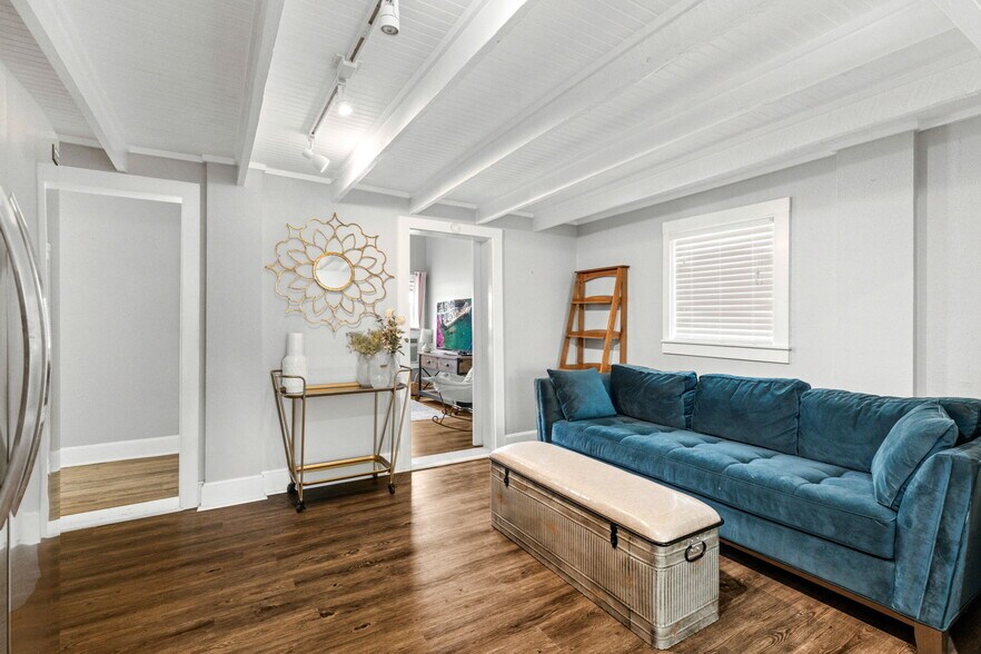 More Photos Of 2 FM 289, Comfort Specialty For Sale