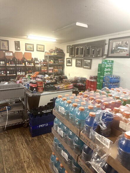 More Photos Of 91130 Donna Rd, Springfield Convenience Store For Sale