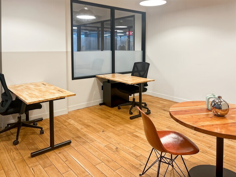 More Photos Of 142 W 57th St, New York Coworking Space