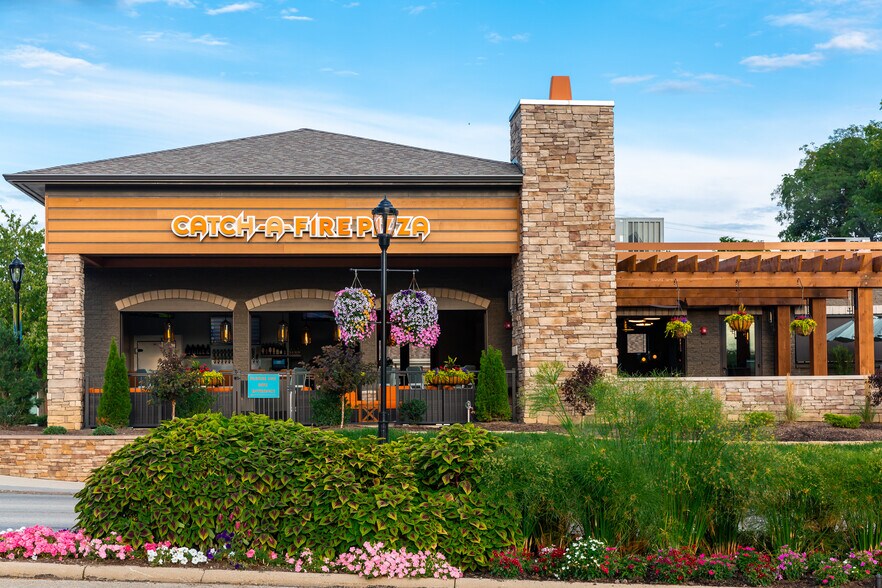 More Photos Of 9290 Kenwood Rd, Blue Ash Restaurant For Sale