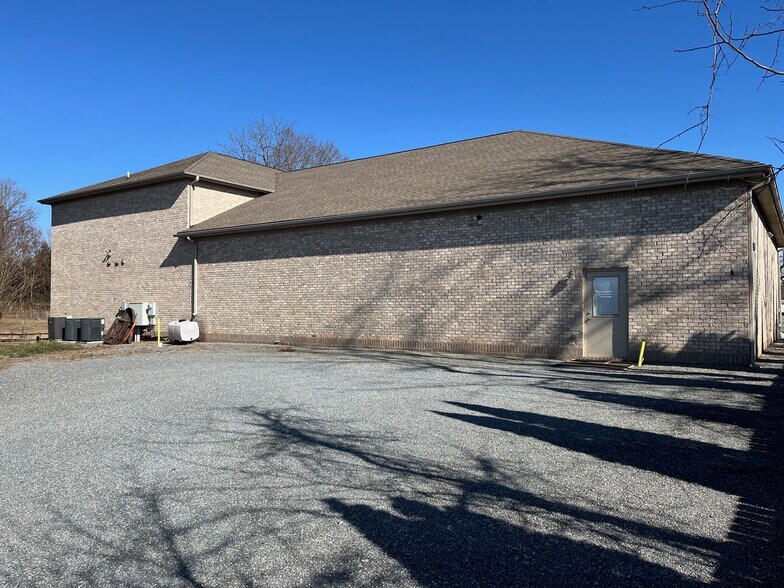 More Photos Of 1129 Thomas Jefferson Rd, Forest General Retail For Sale