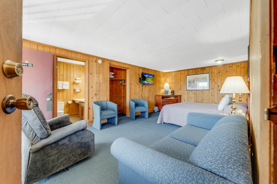 More Photos Of 21507 Seneca Trl, Marlinton Hotel For Sale