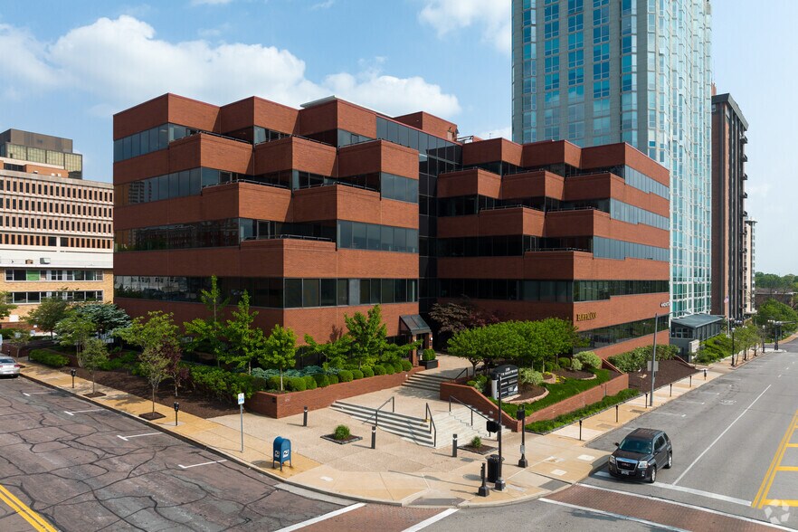 Primary Photo Of 100 S Brentwood Blvd, Clayton Office For Lease