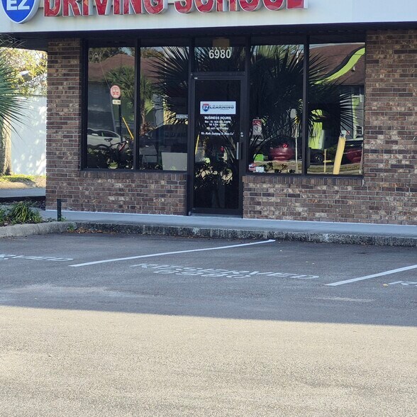 More Photos Of 6950-6980 Aloma Ave, Winter Park Office For Sale