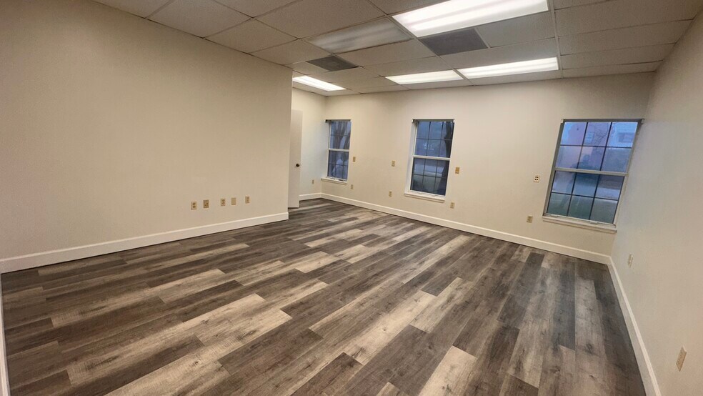 More Photos Of 1544 W 2nd St, Gulf Shores Office For Lease