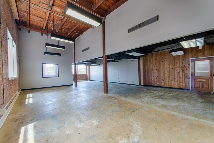More Photos Of 302-306 N Market St, Dallas Loft Creative Space For Lease