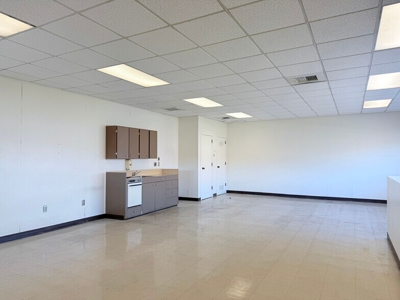 More Photos Of 1820 Oro Dam Blvd E, Oroville Bank For Lease