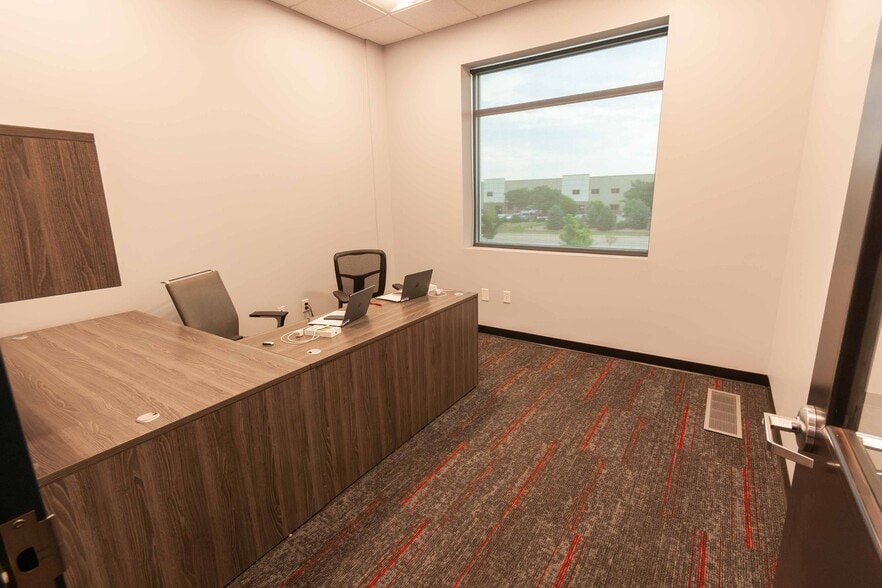 More Photos Of 7292 Greenridge Rd, Windsor Warehouse For Lease