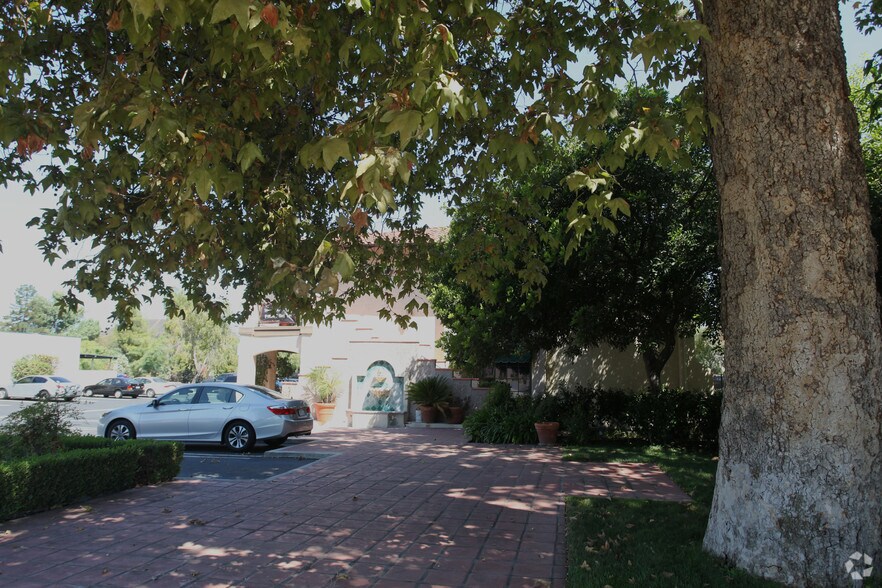 More Photos Of 171 E Thousand Oaks Blvd, Thousand Oaks Storefront Retail Office For Lease