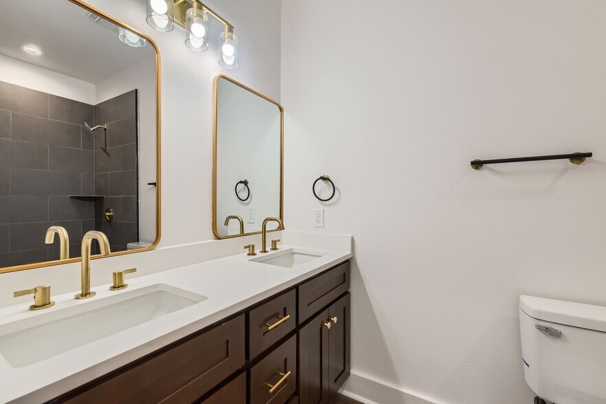 More Photos Of 6820 Blue Dawn Trl, Austin Apartments For Sale