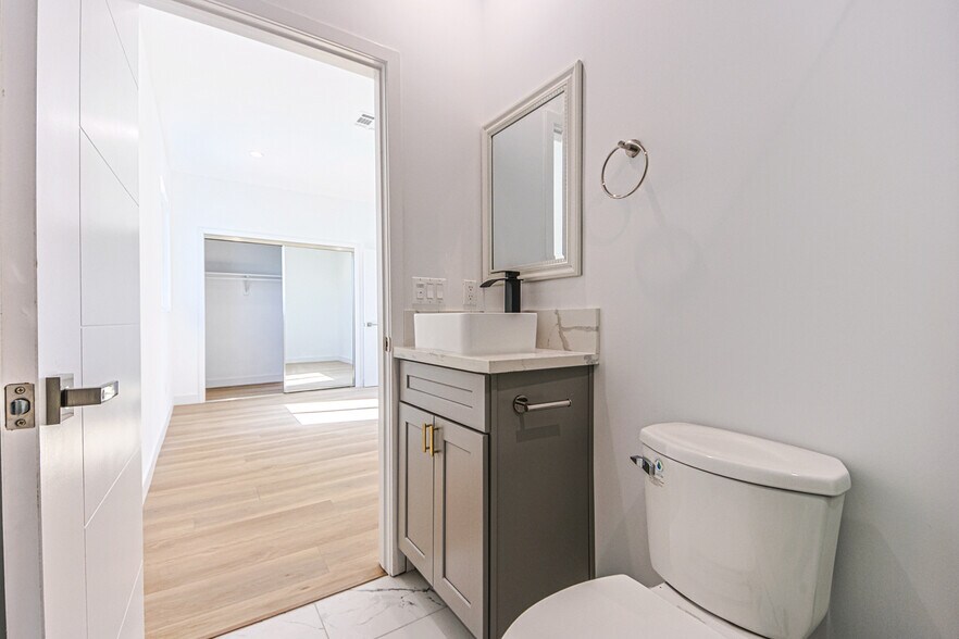 More Photos Of 1923 Carmona Ave, Los Angeles Multifamily For Sale