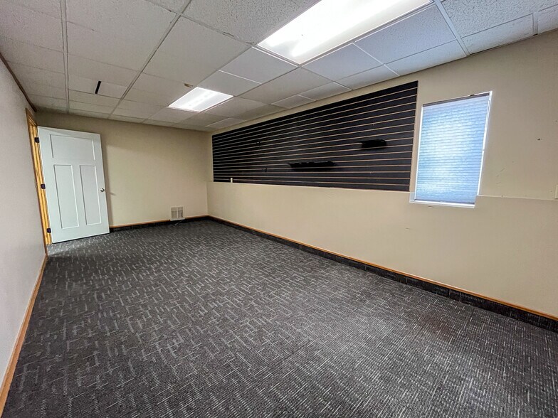 More Photos Of 2821 Plant St, Rapid City Flex For Lease