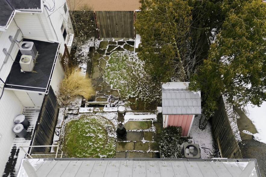 More Photos Of 20 N Mulberry St, Mansfield Office For Sale