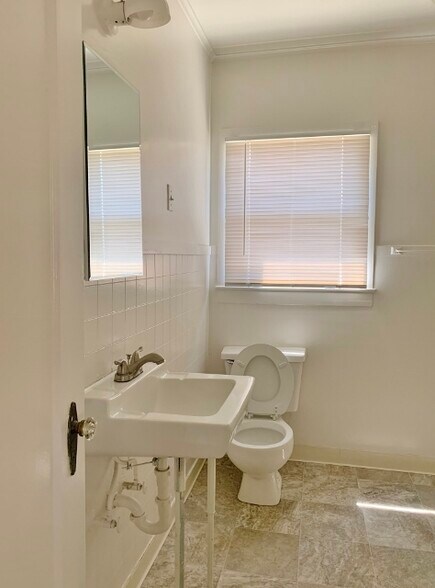 More Photos Of 1 Hodel Dr, Hollister Apartments For Sale